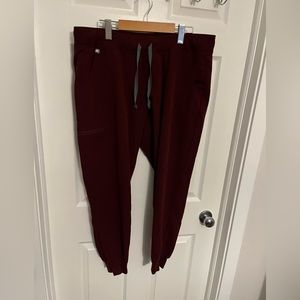 Figs Zamora jogger scrub pants size XL in burgundy